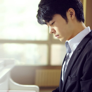 人妻屈辱解开衣扣
